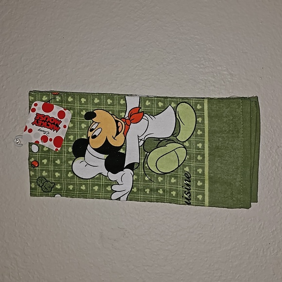 2 DISNEY MICKEY MOUSE KITCHEN TOWELS - Picture 1 of 4